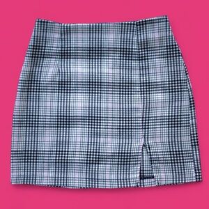 💗 Pink plaid mini skirt with side slit, zipper back. Y2K. Wild Fable, size 2